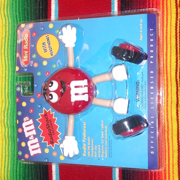 RadioShack Exclusive M&M Mini FM-AM  Radio with Headphones New Sealed - Picture 1 of 9